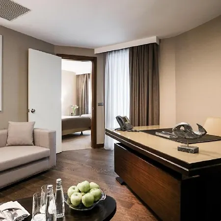 Divan Hotel 4*